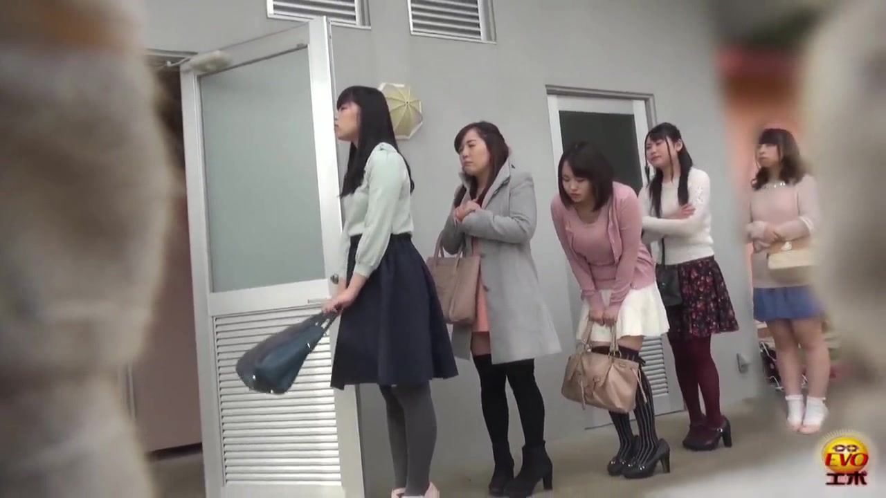 Click to play video Japanese Girls Waiting in Line to Pee 1/3