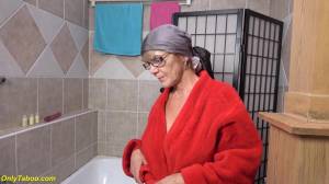 Click to play video my grandma pissing in the bathtub