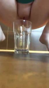 Click to play video bbw pussy fills more than a glass with powerpissing 1 720p