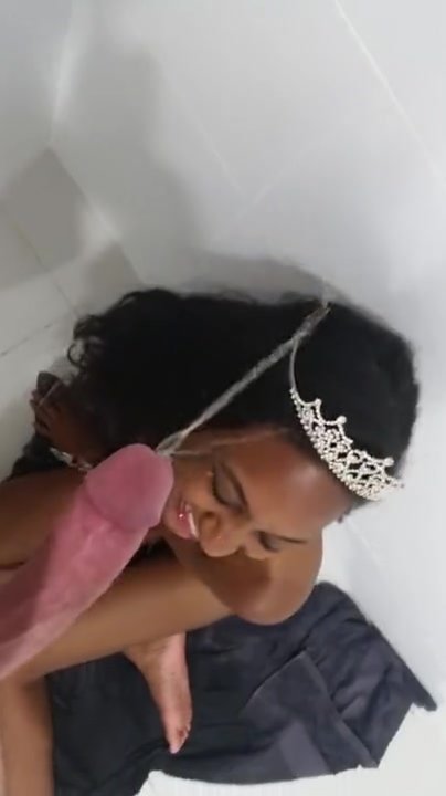 Click to play video Amateur Piss Drink - video 683