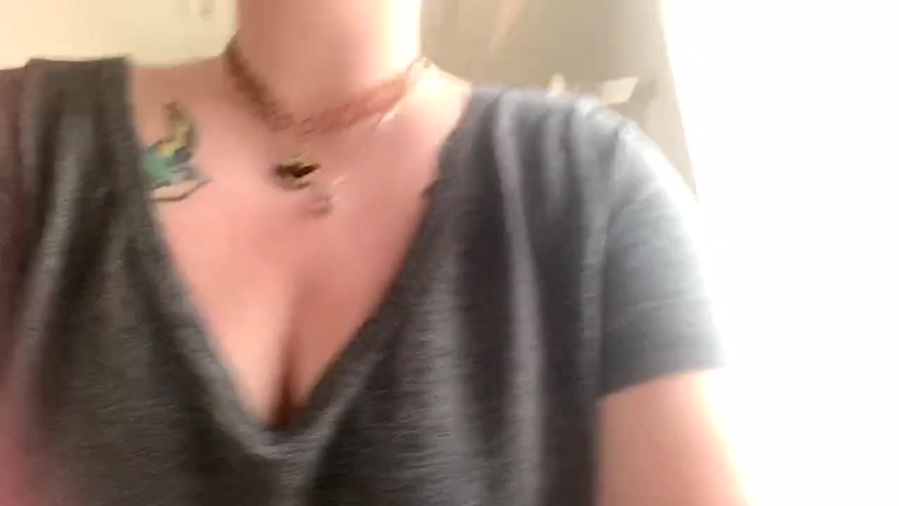 Click to play video fat girl pisses