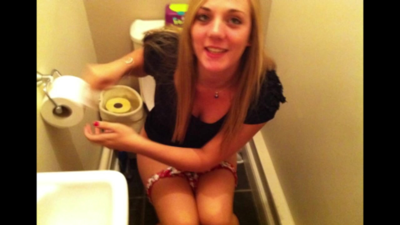 Click to play video Girl Public Toilet Piss Audio