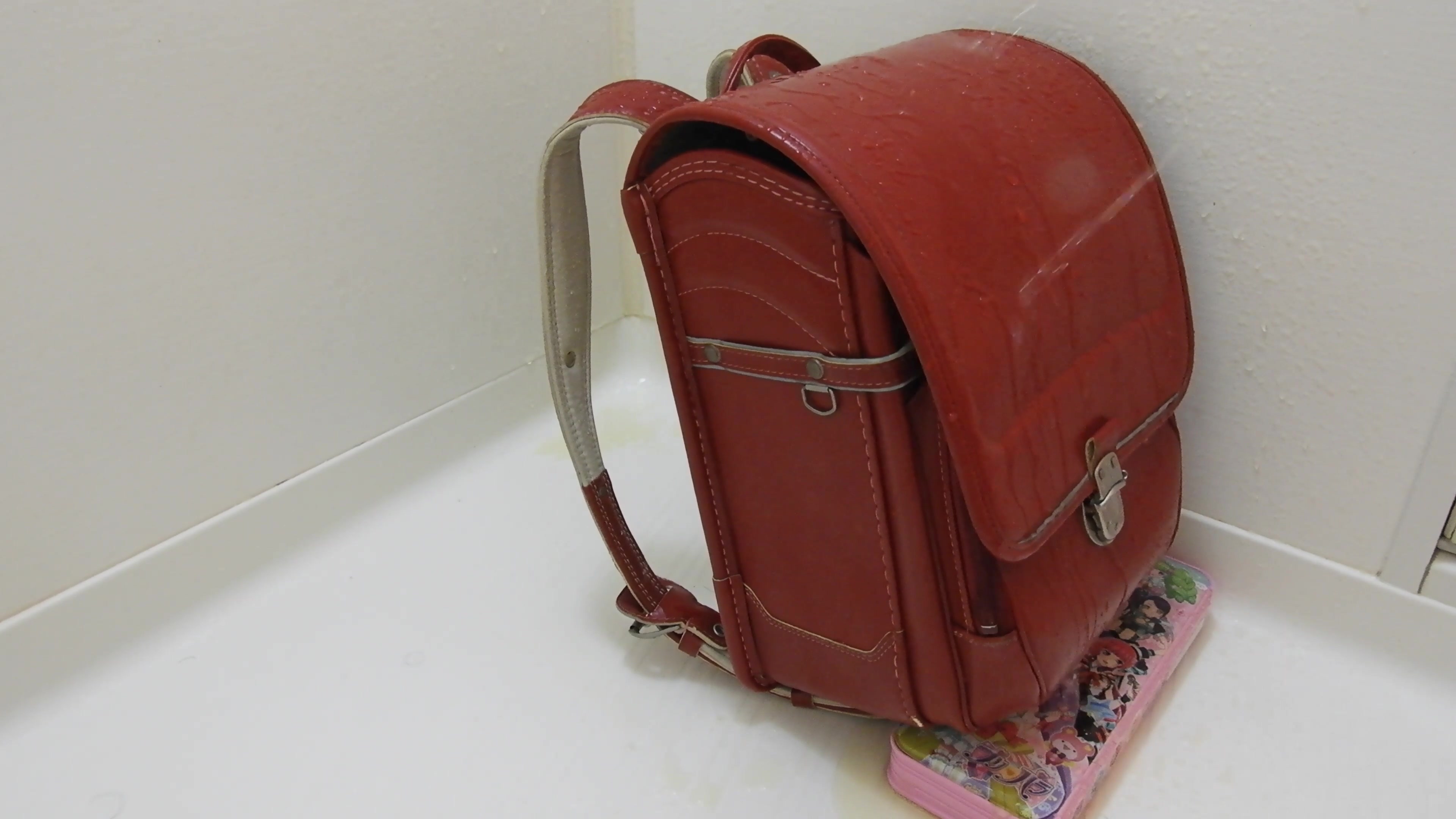 Click to play video Pissing to Japanese schoolbag 5