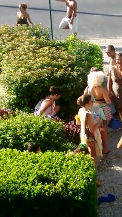 Click to play video Pee carnaval