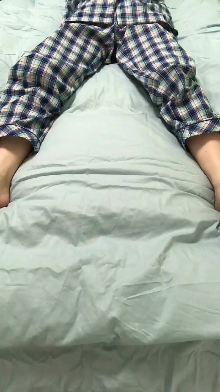 Click to play video RK Twitter - Bedwetting (2)
