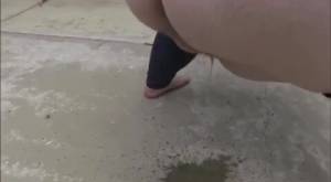 Click to play video BBW Desperately Had To Pee (High Squat)
