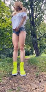 Click to play video Outdoor pee