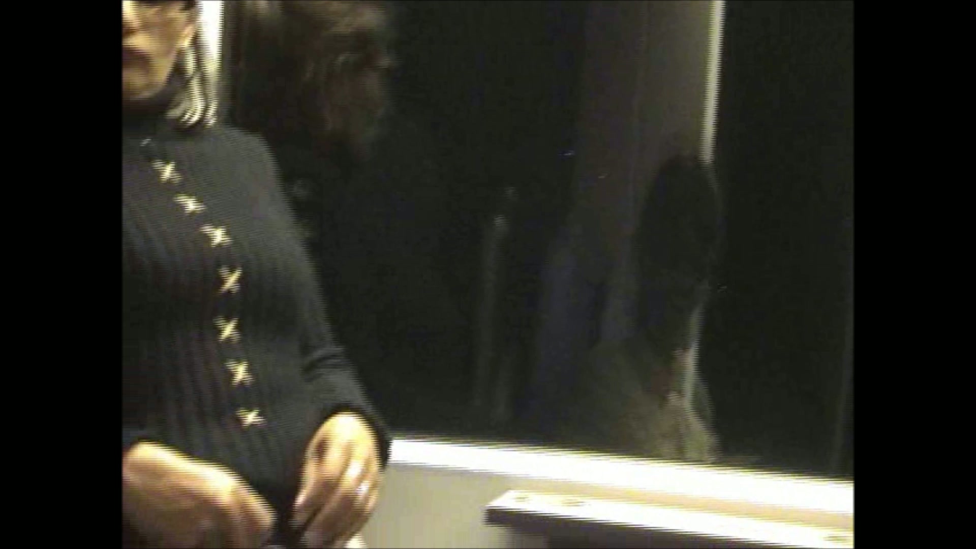 MILF pissing on a train seat - NaughtyPiss.com - naughty pissing ...